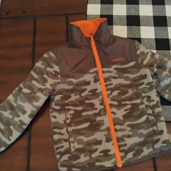 OshKosh full zip reversible jacket. - Picture 2 of 8